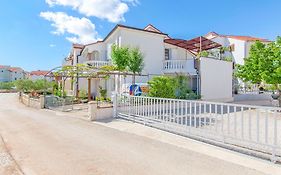Apartment And Room Stefanija
